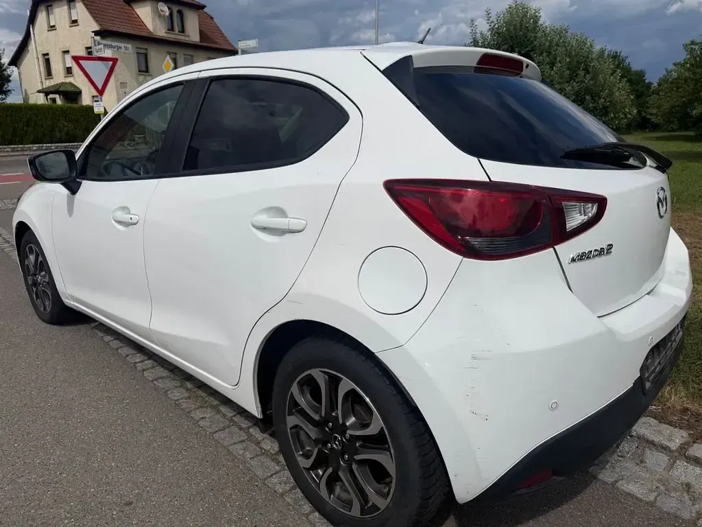 Gebraucht Mazda 2 Nakama 90 PS (66 kW) 2017 Weiß Limousine