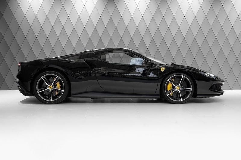 Second-hand Ferrari 296 829 CP (609 kW) 2024 Negru