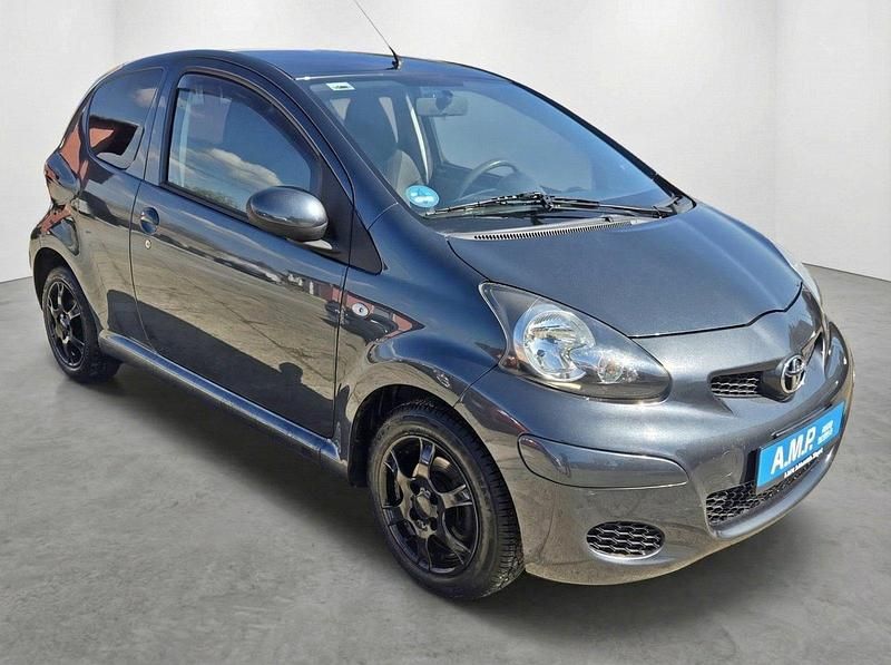 Gebraucht Toyota Aygo 68 PS (50 kW) 2009 Grey metallic Kleinwagen
