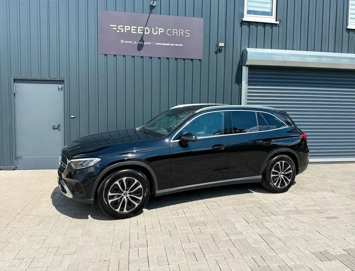 Gebraucht Mercedes GLC200 Advanced 227 PS (166 kW) 2023 Schwarz SUV