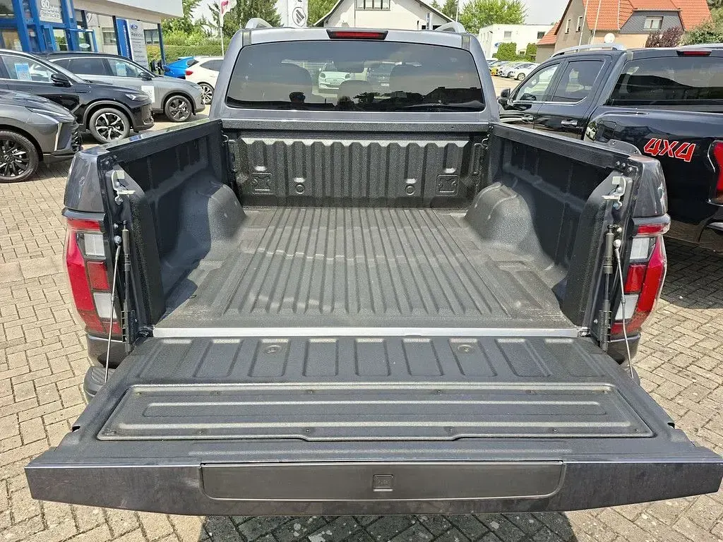 Neu Foton 4 159 PS (116 kW) 2026 Schwarz SUV