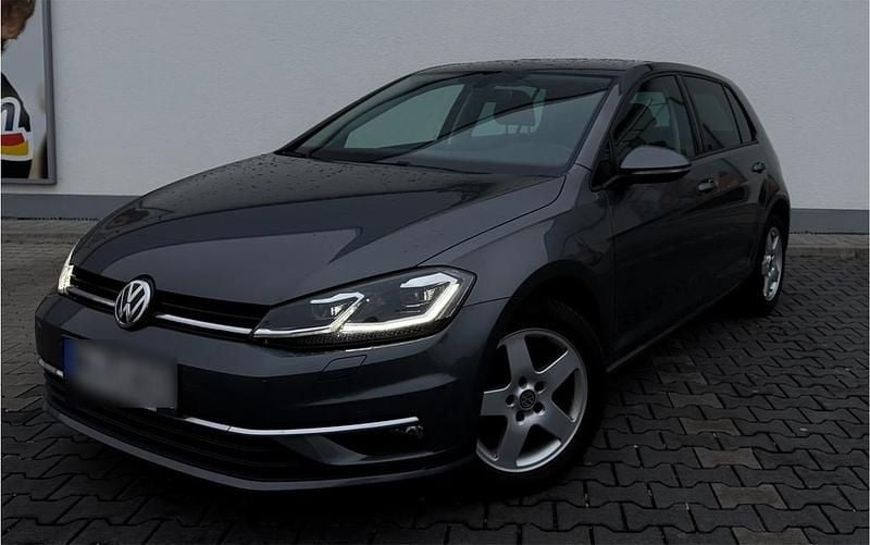 Grau Gebraucht 2019 VW Golf VII Kleinwagen | 12.500 € (Superpreis) - Bild 1/4