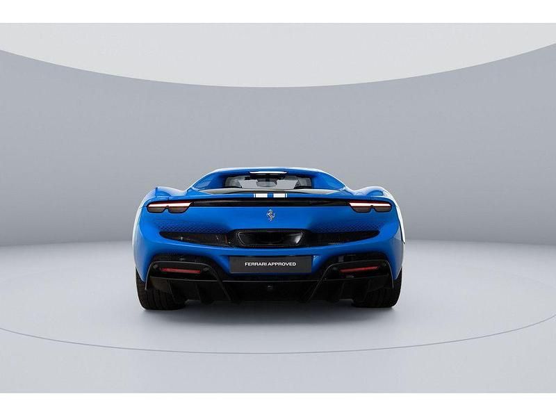 Second-hand Ferrari 296 829 CP (609 kW) 2025 Albastru Coupe