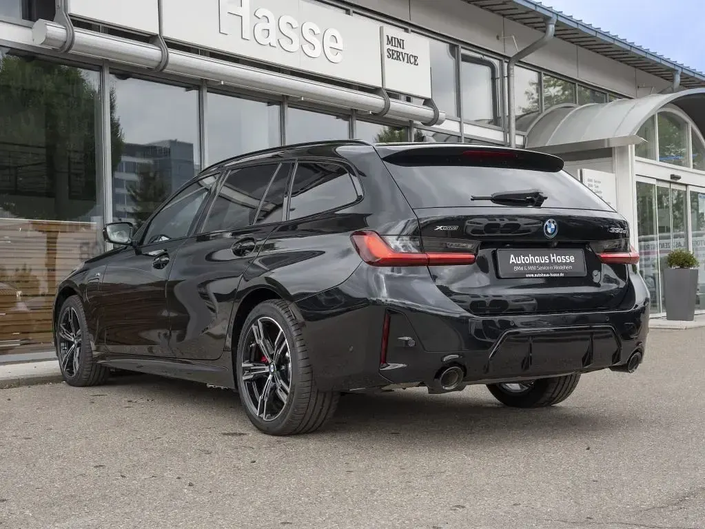 Gebraucht BMW 330e M Sport 292 PS (214 kW) 2025 Schwarz Kombi