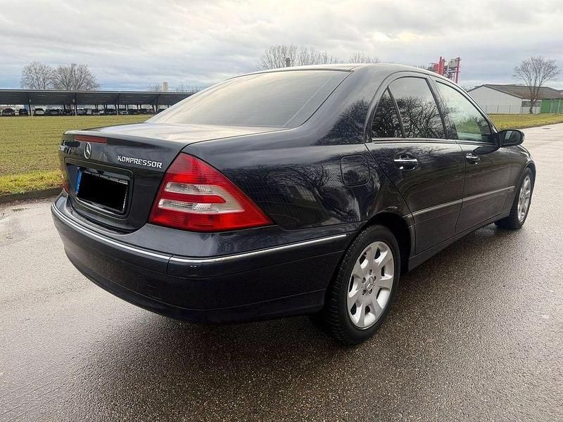 Gebraucht Mercedes C200 163 PS (119 kW) 2005 Blau Limousine