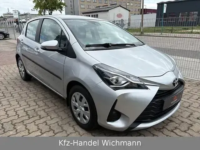Gebraucht Toyota Yaris Comfort 69 PS (50 kW) 2017 Silber Kleinwagen