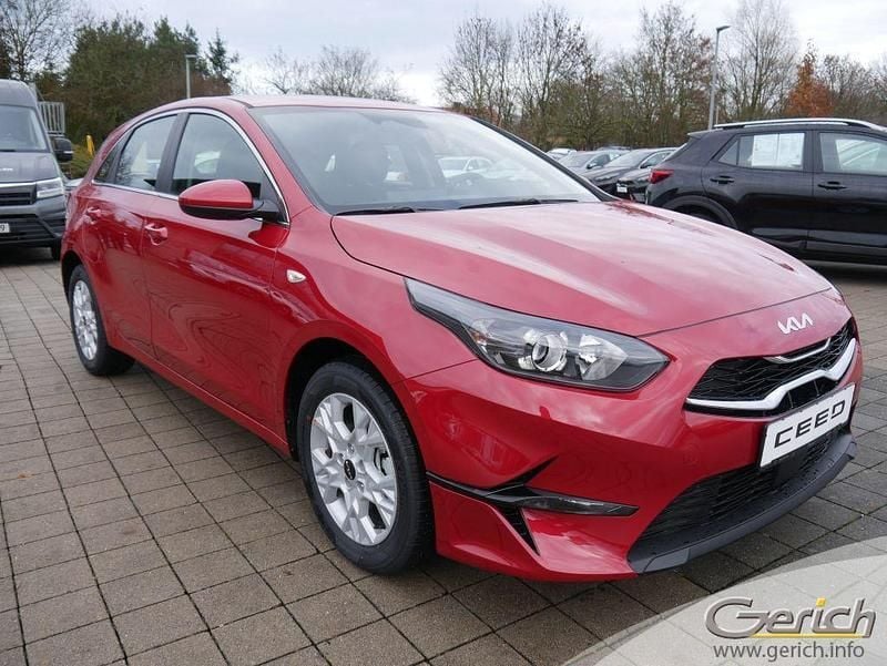 Neu Kia Ceed Vision 140 PS (102 kW) 2025 Infrarot metallic Kleinwagen