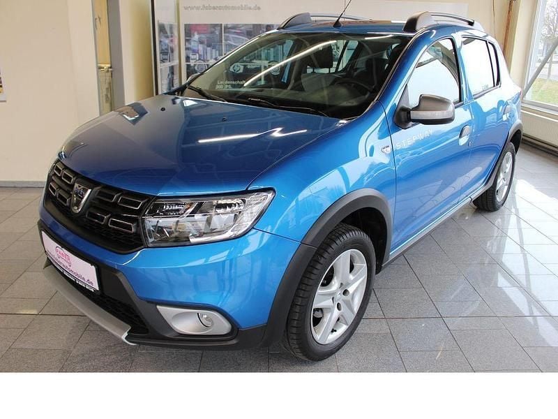Blau Gebraucht 2020 Dacia Sandero Stepway Limousine | 11.988 € (Fairer Preis) - Bild 1/4