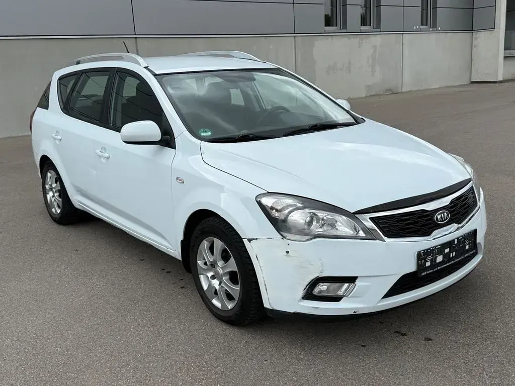 Gebraucht Kia Ceed Sportswagon Vision 90 PS (66 kW) 2010 Weiß Kombi