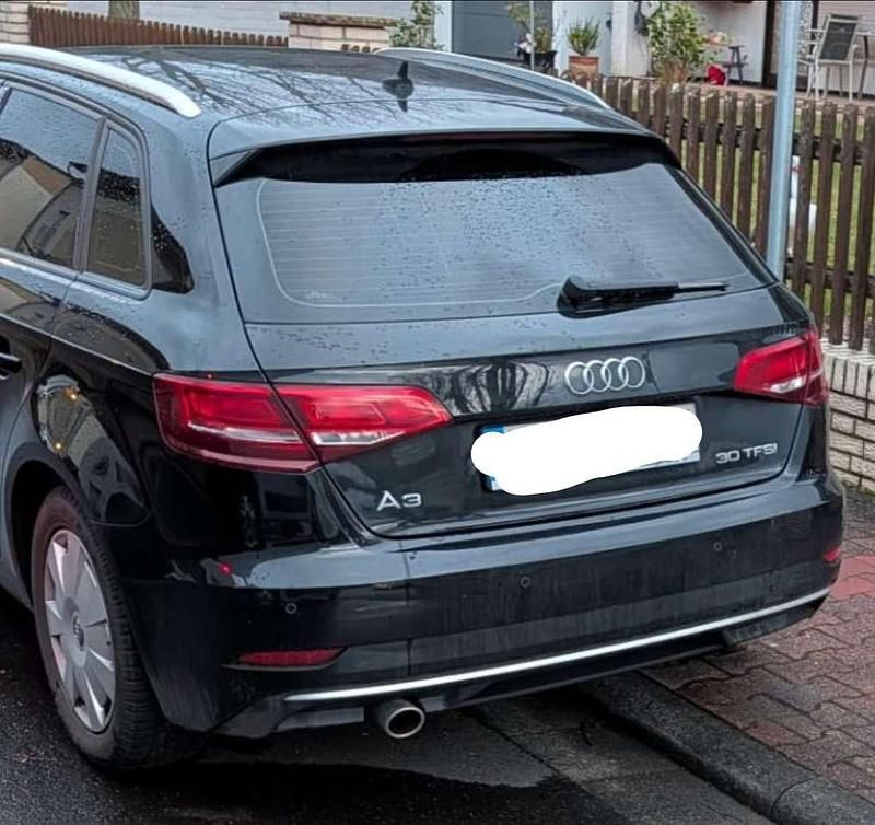 Gebraucht Audi A3 Sport 116 PS (85 kW) 2018 Schwarz Limousine