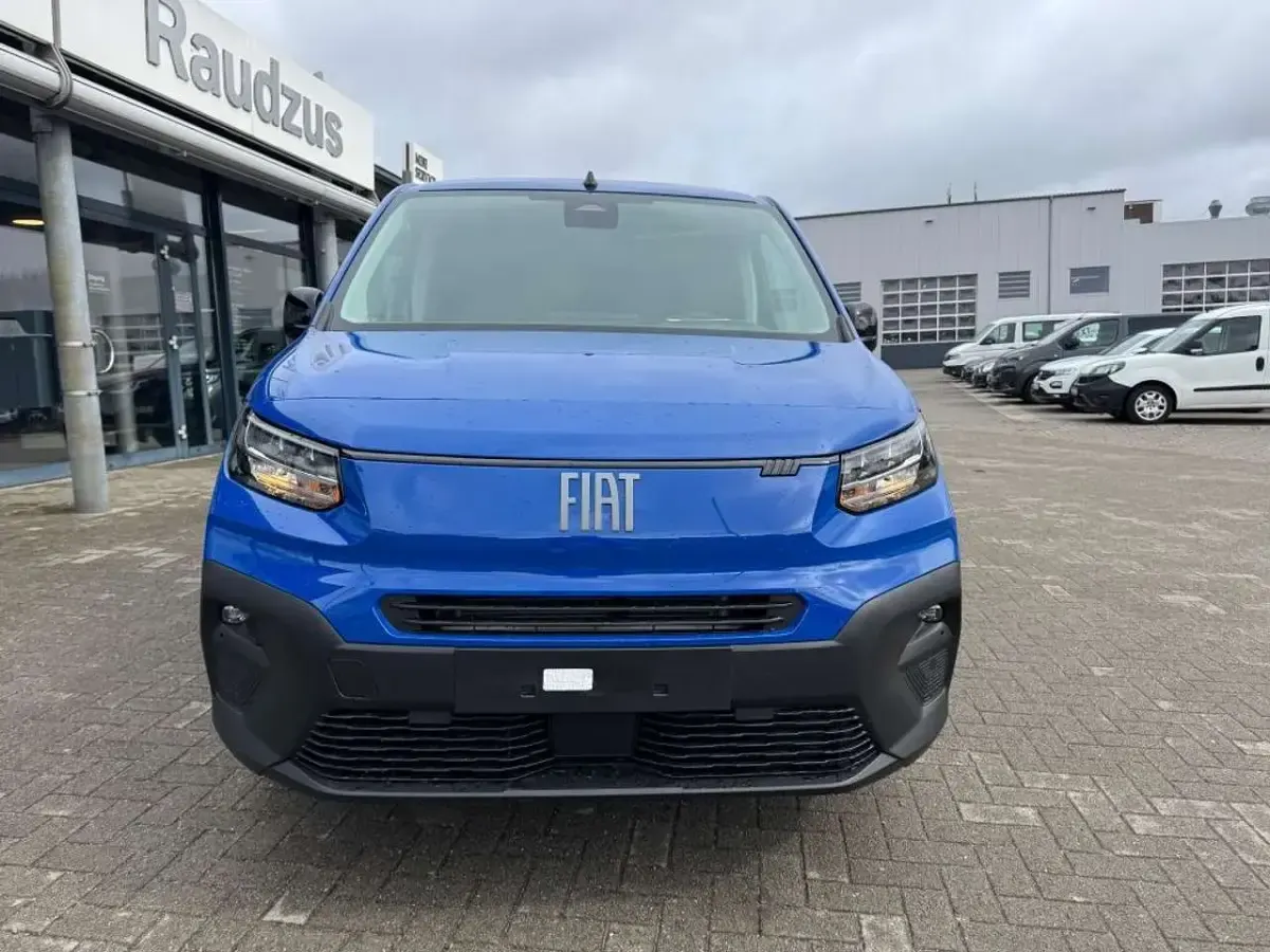 Neu Fiat Doblò 131 PS (96 kW) 2026 Blau metallic Van / Kleinbus