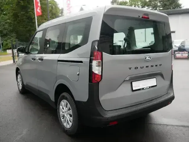 Neu Ford Tourneo Courier Trend 125 PS (91 kW) 2026 Silber Van / Kleinbus