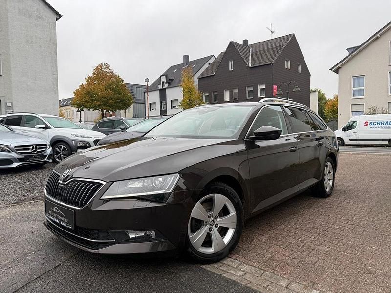 Gebraucht Skoda Superb Style 190 PS (139 kW) 2017 Hneda magnetic/magnetic braun Kombi