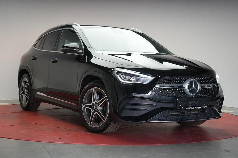 Schwarz Gebraucht 2022 Mercedes GLA220 AMG line SUV | 30.950 € (Guter Preis) - Bild 1/4