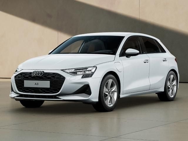 Gebraucht Audi A3 Sportback e-tron Advanced 204 PS (150 kW) 2025 Gletscherweiß metallic Kleinwagen