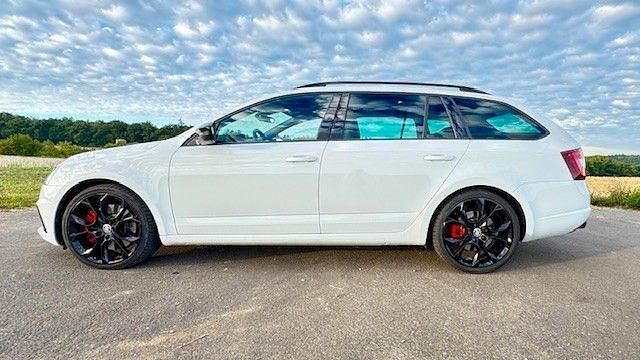 Weiß Gebraucht 2020 Skoda Octavia RS Kombi | 23.200 € (Superpreis) - Bild 1/4