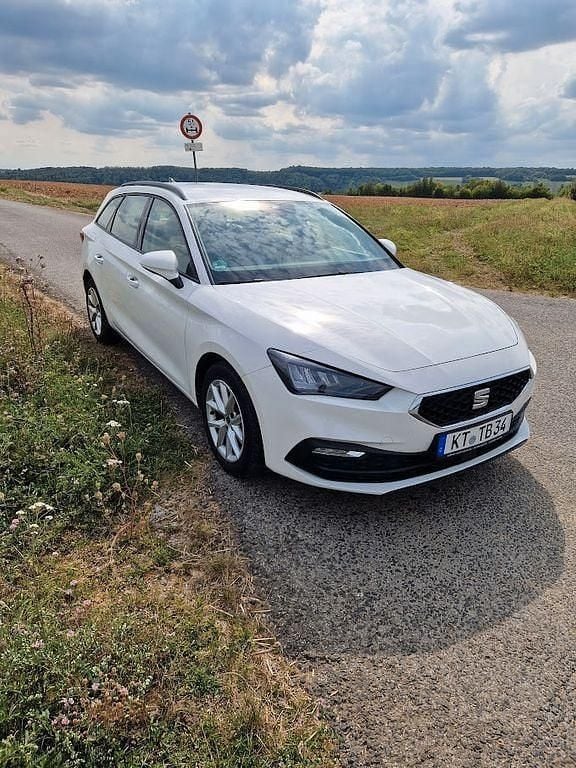 Weiß Gebraucht 2021 Seat Leon Style Limousine | 18.999 € (Fairer Preis) - Bild 1/3