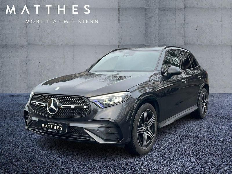 Grau Gebraucht 2025 Mercedes GLC220 AMG SUV | 55.890 € (Superpreis) - Bild 1/4