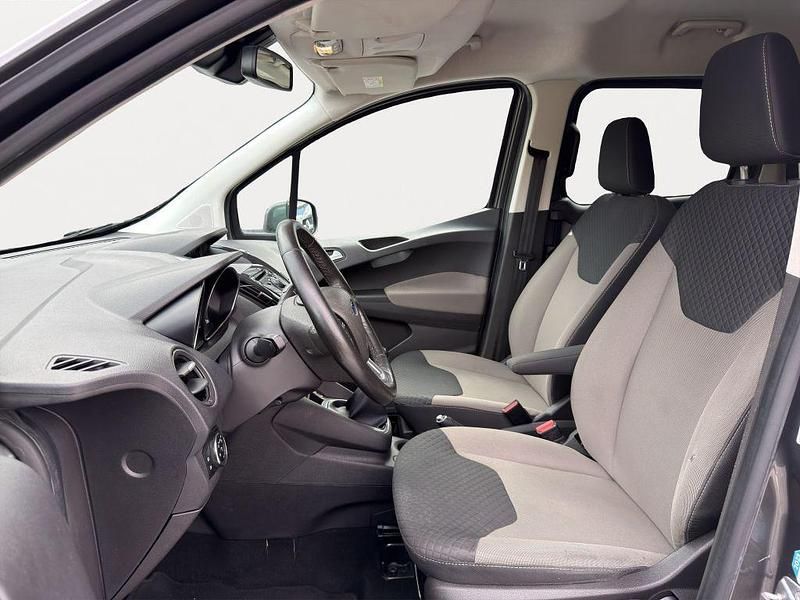 Gebraucht Ford Tourneo Courier Titanium 95 PS (69 kW) 2015 Magneticgrau (metallic) Van / Kleinbus