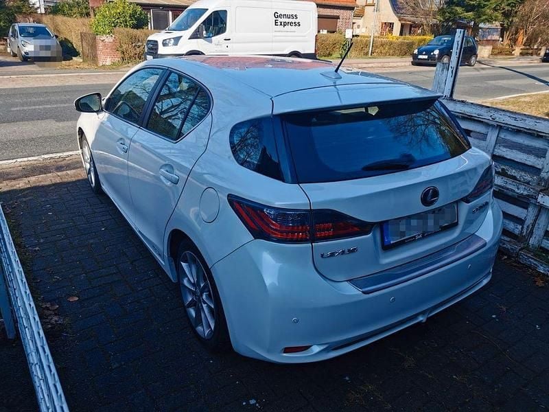 Gebraucht Lexus CT200h 99 PS (72 kW) 2011 Weiß Limousine
