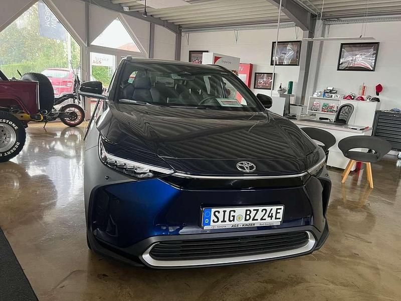 Regentblau mica Gebraucht 2023 Toyota bZ4X SUV | 34.999 € (Fairer Preis) - Bild 1/4