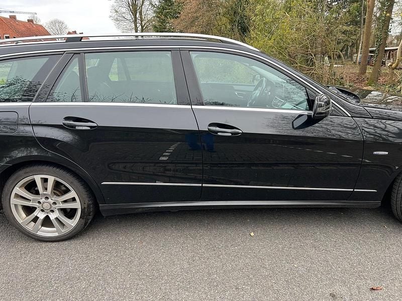 Gebraucht Mercedes E350 231 PS (169 kW) 2011 Schwarz Kombi