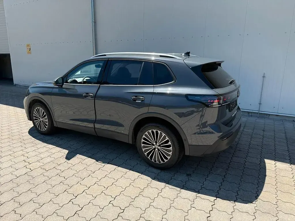 Gebraucht VW Tiguan R 150 PS (110 kW) 2025 Grau SUV
