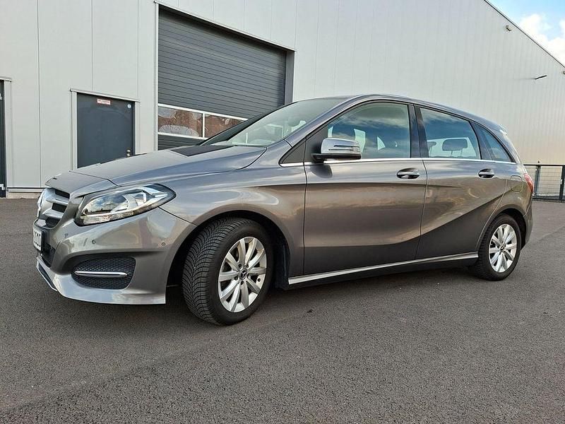 Gebraucht Mercedes B180 122 PS (89 kW) 2018 Grau Van / Kleinbus