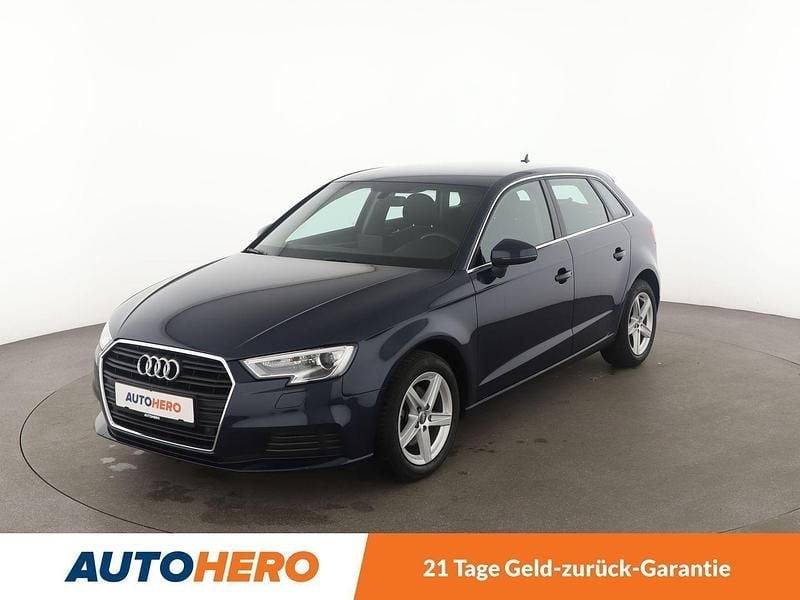 Blau Gebraucht 2018 Audi A3 Comfort Limousine | 16.590 € (Guter Preis) - Bild 1/3