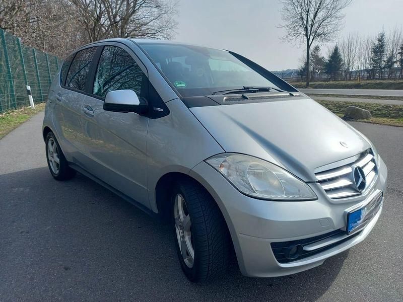 Gebraucht Mercedes A160 Elegance 95 PS (69 kW) 2010 Silber Van / Kleinbus