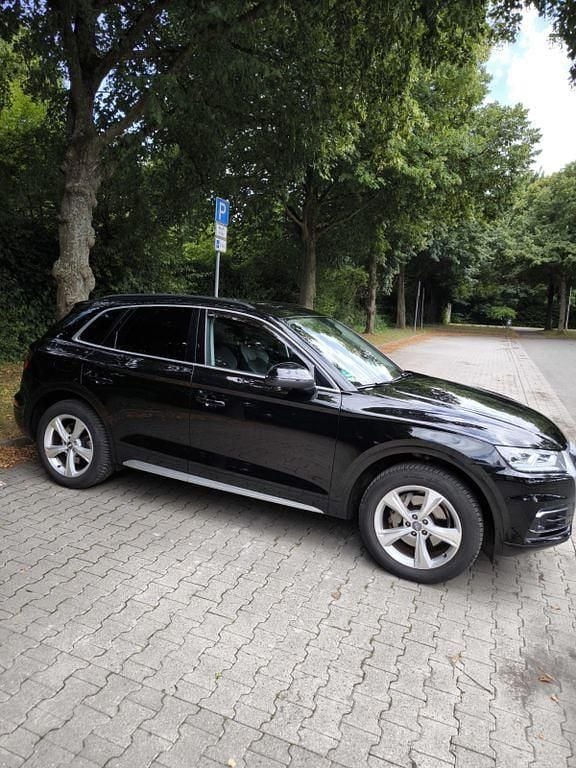 Schwarz Gebraucht 2018 Audi Q5 Ambiente SUV | 33.000 € (Fairer Preis) - Bild 1/4