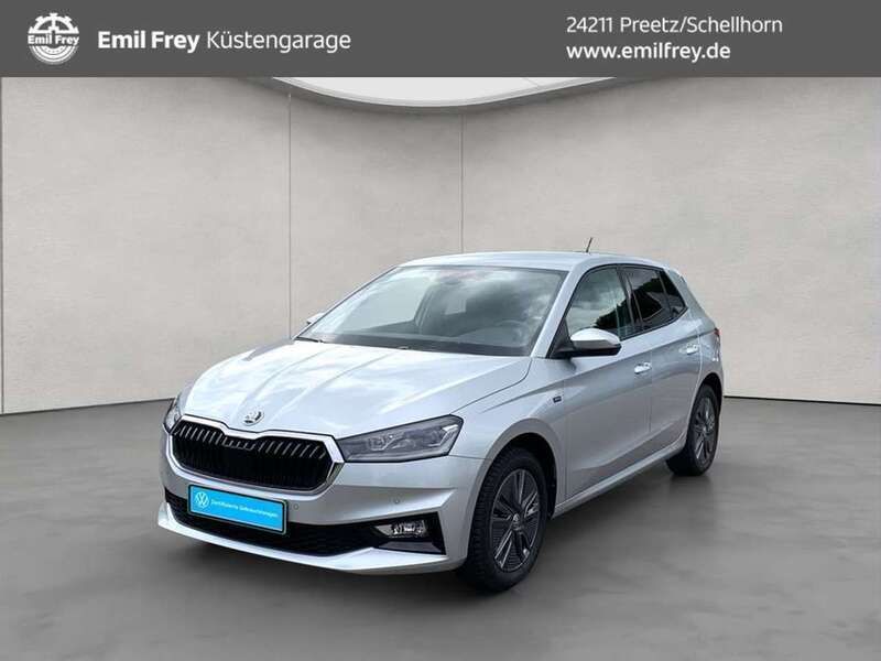 Brilliantsilber metallic Gebraucht 2024 Skoda Fabia Drive Limousine | 20.480 € (Superpreis) - Bild 1/4