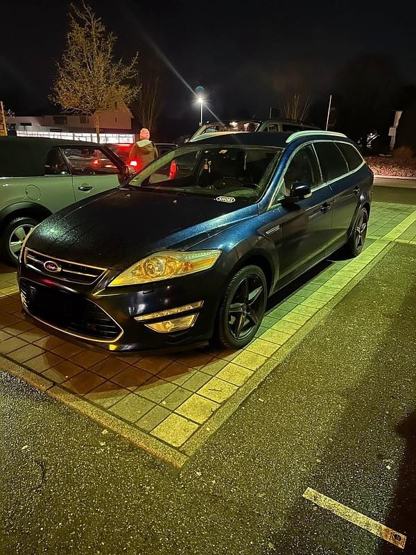 Gebraucht Ford Mondeo 140 PS (102 kW) 2012 Blau Kombi