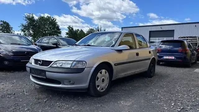 Gebraucht Opel Vectra Comfort 116 PS (85 kW) 1998 Other Limousine