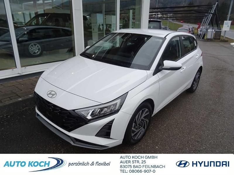Atlas white / sol) (weiss Neu 2025 Hyundai i20 Trend Limousine | 22.490 € (Etwas zu teuer) - Bild 1/4