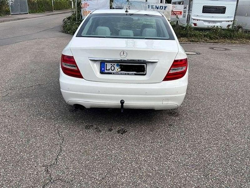 Gebraucht Mercedes C180 156 PS (114 kW) 2011 Weiß Limousine