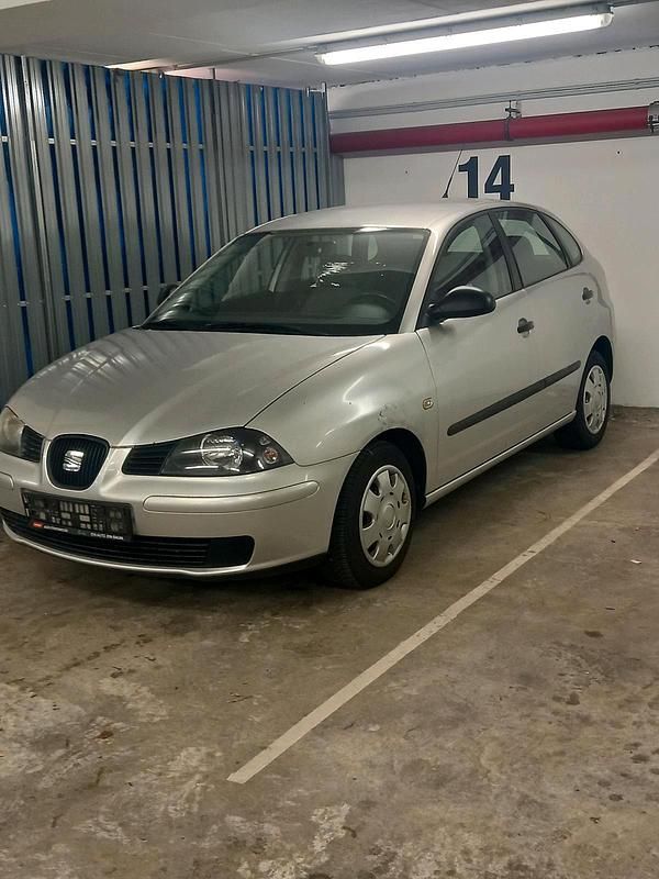 Silber Gebraucht 2003 VW Golf IV Kleinwagen | 1.400 € - Bild 1/4