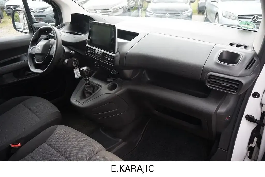Gebraucht Peugeot Partner Premium 110 PS (80 kW) 2021 Weiß Van / Kleinbus