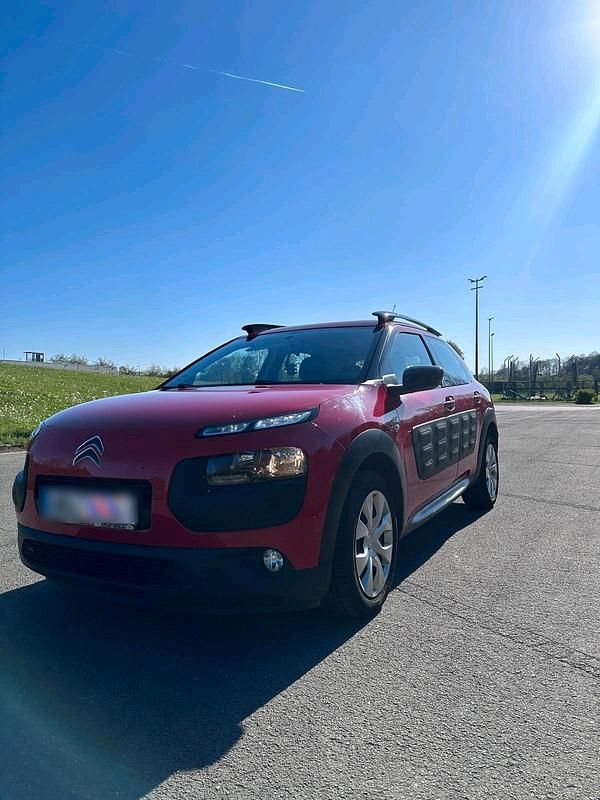 Rot Gebraucht 2015 Citroën C4 Cactus Kleinwagen | 6.400 € (Fairer Preis) - Bild 1/4