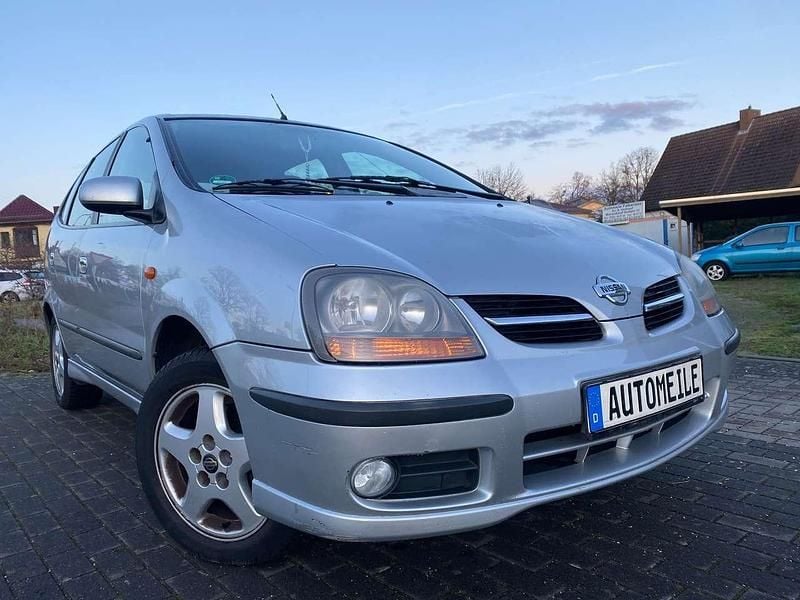Silber Gebraucht 2002 Nissan Almera Tino Basis Van / Kleinbus | 2.499 € (Guter Preis) - Bild 1/4