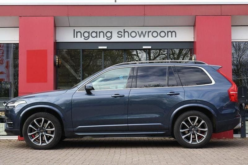 Second-hand Volvo XC90 Momentum 190 CP (139 kW) 2018 Albastru SUV