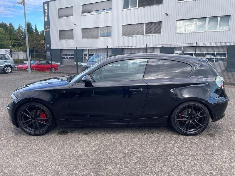 Gebraucht BMW 116 Performance 122 PS (89 kW) 2009 Schwarz Kleinwagen