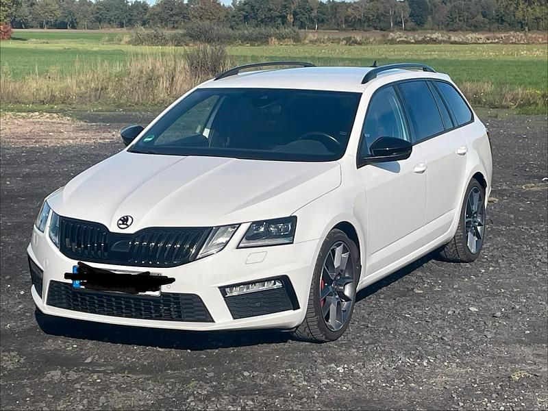 Weiß Gebraucht 2019 Skoda Octavia RS Kombi | 23.750 € (Etwas zu teuer) - Bild 1/4
