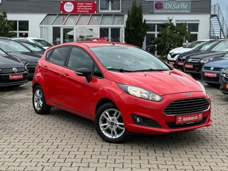Rot Gebraucht 2015 Ford Fiesta SYNC Edition Kleinwagen | 5.500 € (Fairer Preis) - Bild 1/4