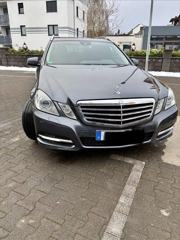 Gebraucht Mercedes 220 170 PS (125 kW) 2010 Grau Limousine