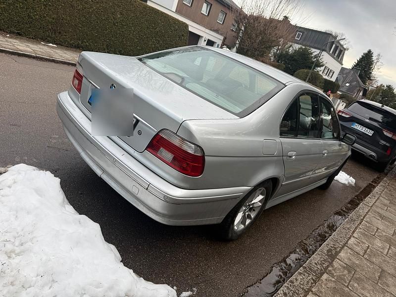 Gebraucht BMW 525 192 PS (141 kW) 2003 Silber Limousine