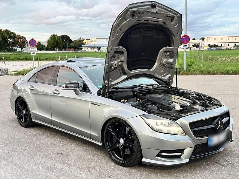 Grau Gebraucht 2012 Mercedes CLS500 AMG line Coupé | 19.999 € (Guter Preis) - Bild 1/4