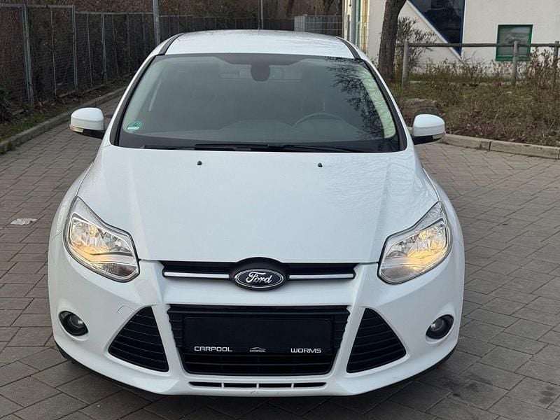 Gebraucht Ford Focus Trend 86 PS (63 kW) 2012 Weiß Kombi