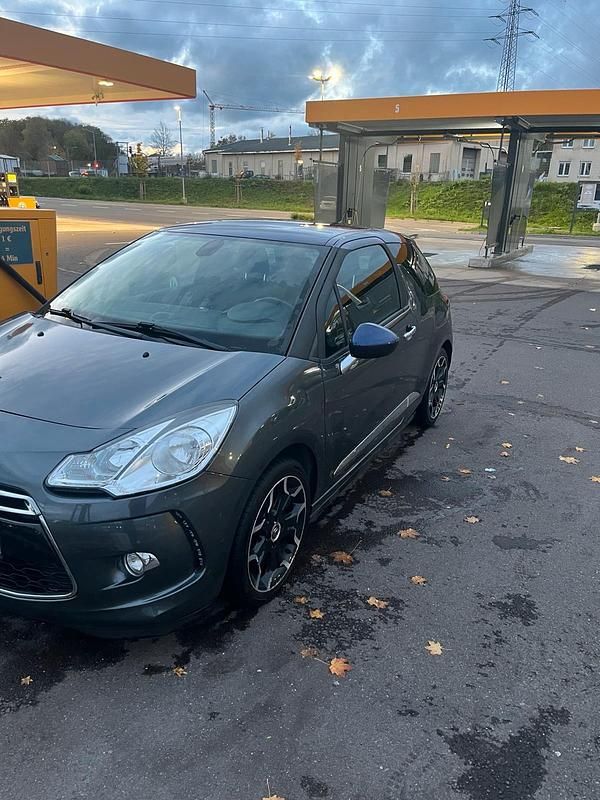 Grau Gebraucht 2013 Citroën DS3 Kleinwagen | 4.999 € (Etwas zu teuer) - Bild 1/4
