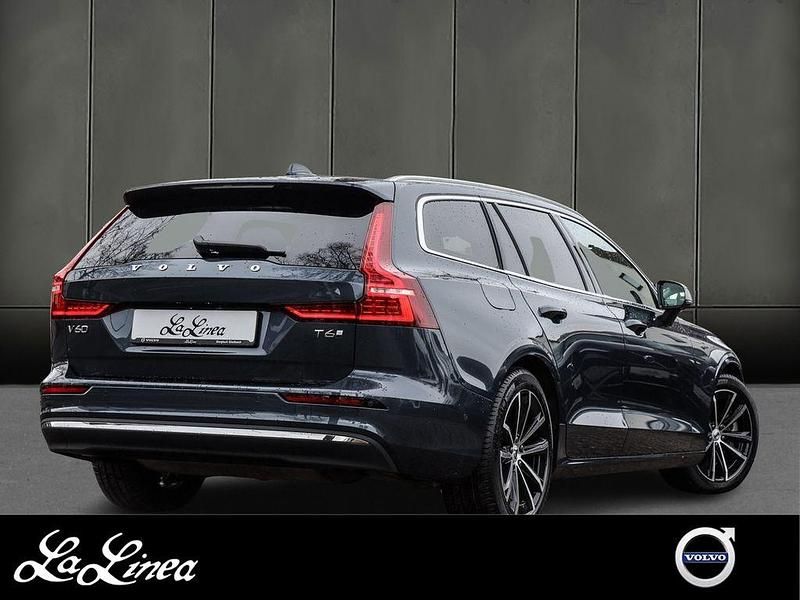 Gebraucht Volvo V60 Plus 349 PS (256 kW) 2025 Blau Kombi